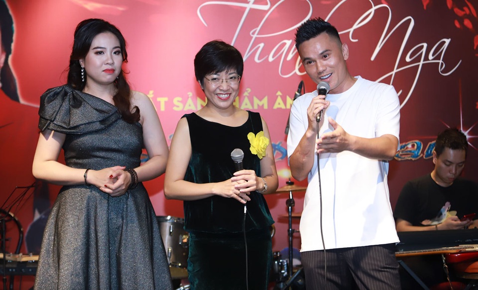 Nhiều nghệ sĩ đến ủng hộ minishow của ca sĩ Thanh Nga - 3 Nhiều nghệ sĩ đến ủng hộ minishow của ca sĩ Thanh Nga - 3