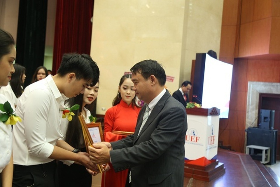 Xét tuyển học bạ tại UEF: Cơ hội nhận học bổng lên đến 100% học phí - 1 Xét tuyển học bạ tại UEF: Cơ hội nhận học bổng lên đến 100% học phí - 1