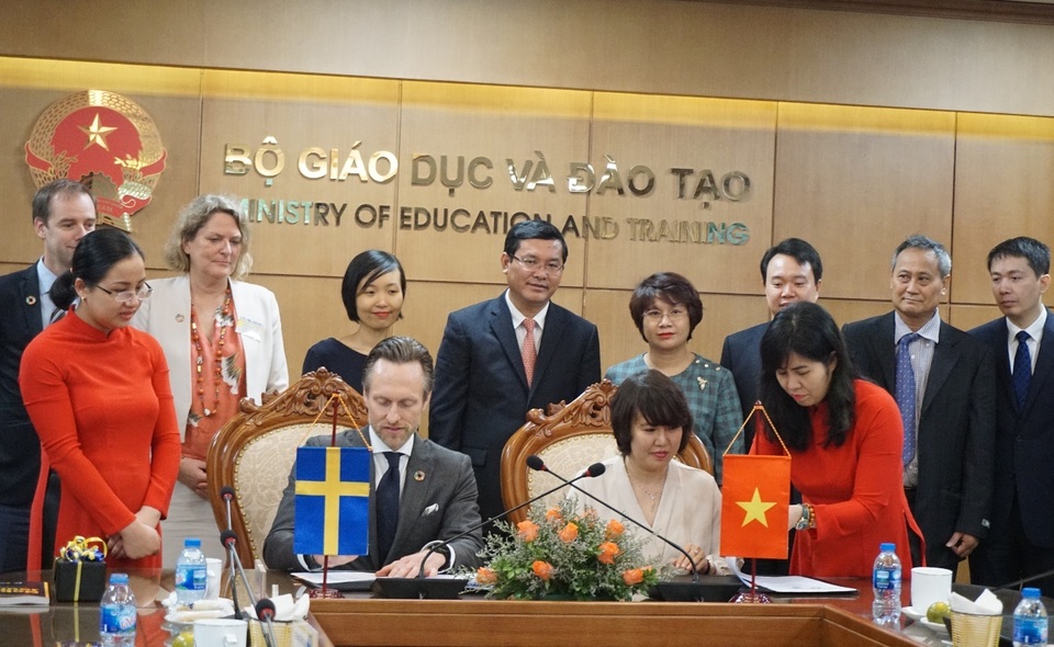 Việt Nam: Ký kết biên bản ghi nhớ thúc đẩy quan hệ hợp tác về đào tạo ngoại ngữ - 1 Việt Nam: Ký kết biên bản ghi nhớ thúc đẩy quan hệ hợp tác về đào tạo ngoại ngữ - 1