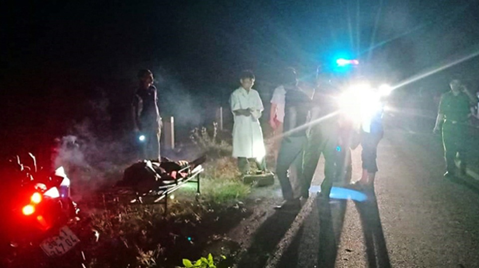 Hà Tĩnh: Lao xe vào cột mốc, 2 thanh niên thương vong trong đêm - 1 Hà Tĩnh: Lao xe vào cột mốc, 2 thanh niên thương vong trong đêm - 1