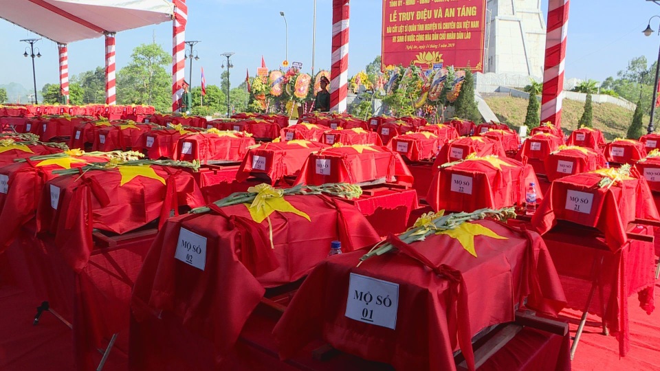 Nghệ An, Thanh Hóa tổ chức lễ an táng hài cốt liệt sĩ hy sinh tại Lào - 7 Nghệ An, Thanh Hóa tổ chức lễ an táng hài cốt liệt sĩ hy sinh tại Lào - 7