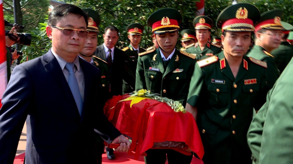 Nghệ An, Thanh Hóa tổ chức lễ an táng hài cốt liệt sĩ hy sinh tại Lào - 2 Nghệ An, Thanh Hóa tổ chức lễ an táng hài cốt liệt sĩ hy sinh tại Lào - 2