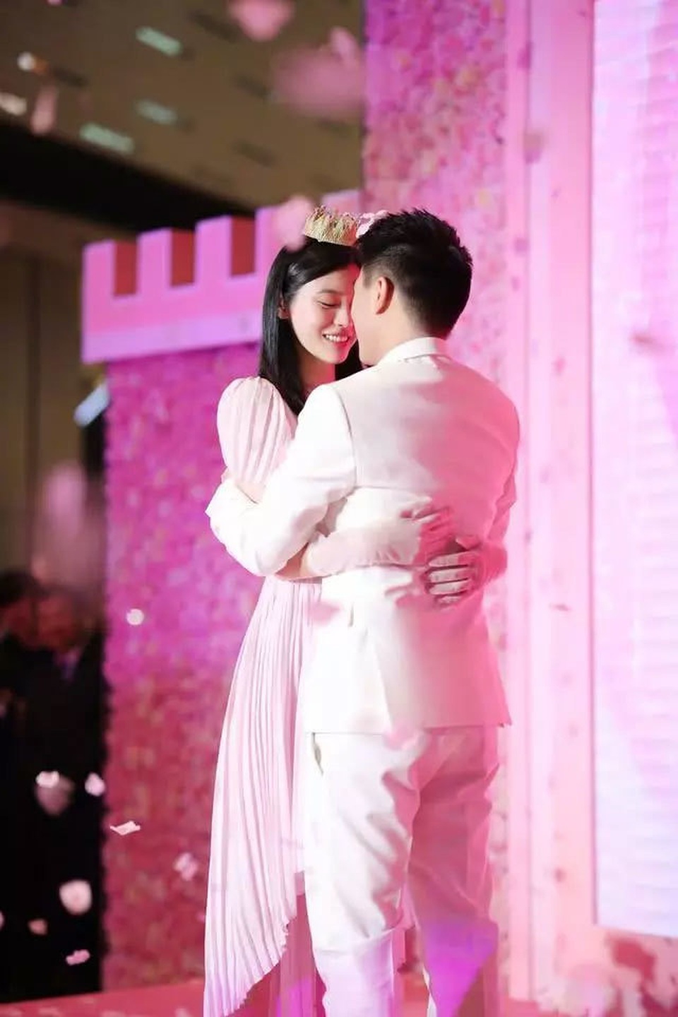 Cộng đồng mạng xứ Trung xôn xao vì màn cầu hôn như phim của người mẫu nội y Hề Mộng Dao - 7 Cộng đồng mạng xứ Trung xôn xao vì màn cầu hôn như phim của người mẫu nội y Hề Mộng Dao - 7