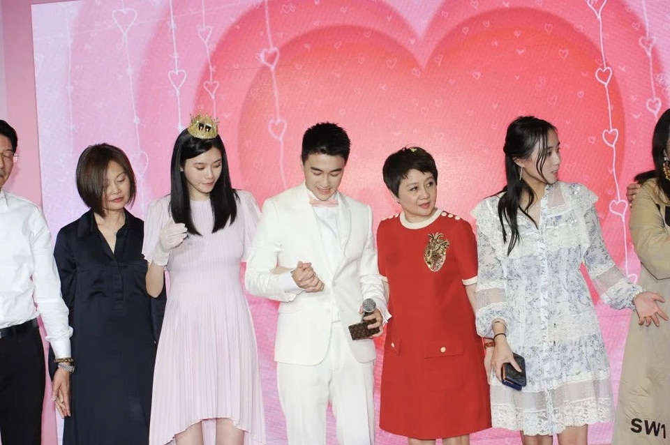 Cộng đồng mạng xứ Trung xôn xao vì màn cầu hôn như phim của người mẫu nội y Hề Mộng Dao - 9 Cộng đồng mạng xứ Trung xôn xao vì màn cầu hôn như phim của người mẫu nội y Hề Mộng Dao - 9