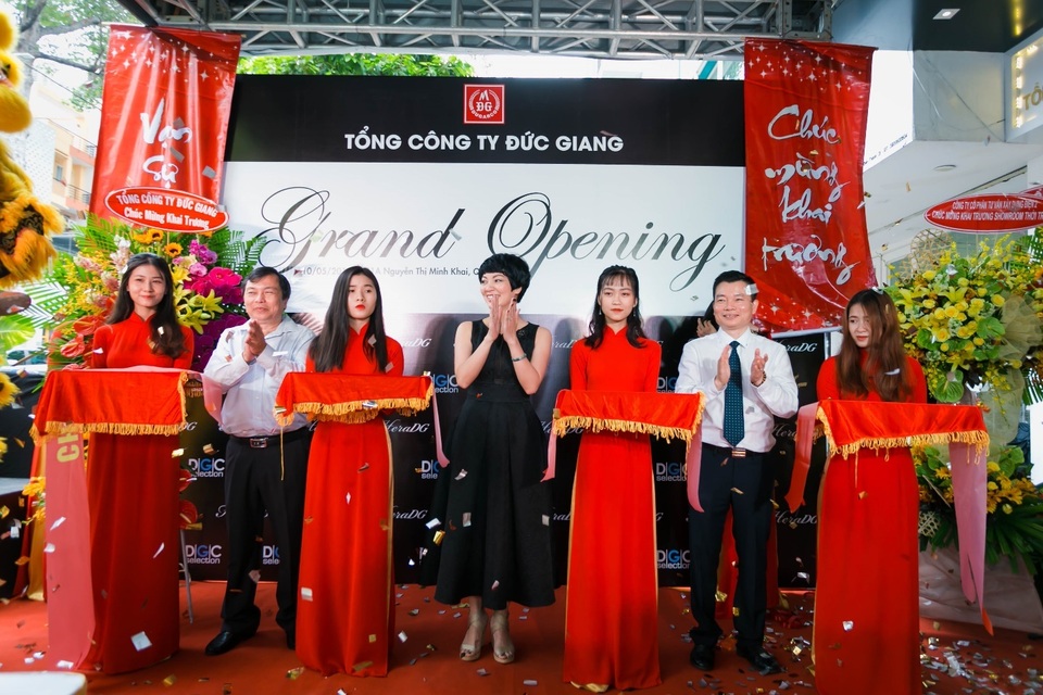 Tổng công ty Đức Giang ra mắt showroom thời trang đầu tiên tại TPHCM - 1 Tổng công ty Đức Giang ra mắt showroom thời trang đầu tiên tại TPHCM - 1