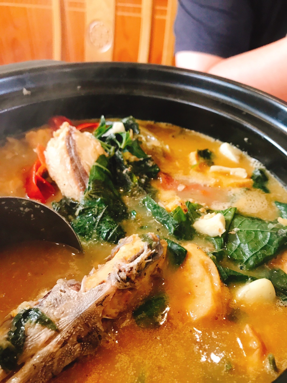 Vừa đến đất Quảng Ninh, khách đã giục nhà hàng om mấy nồi cá ba gai chuối đậu - 1 Vừa đến đất Quảng Ninh, khách đã giục nhà hàng om mấy nồi cá ba gai chuối đậu - 1