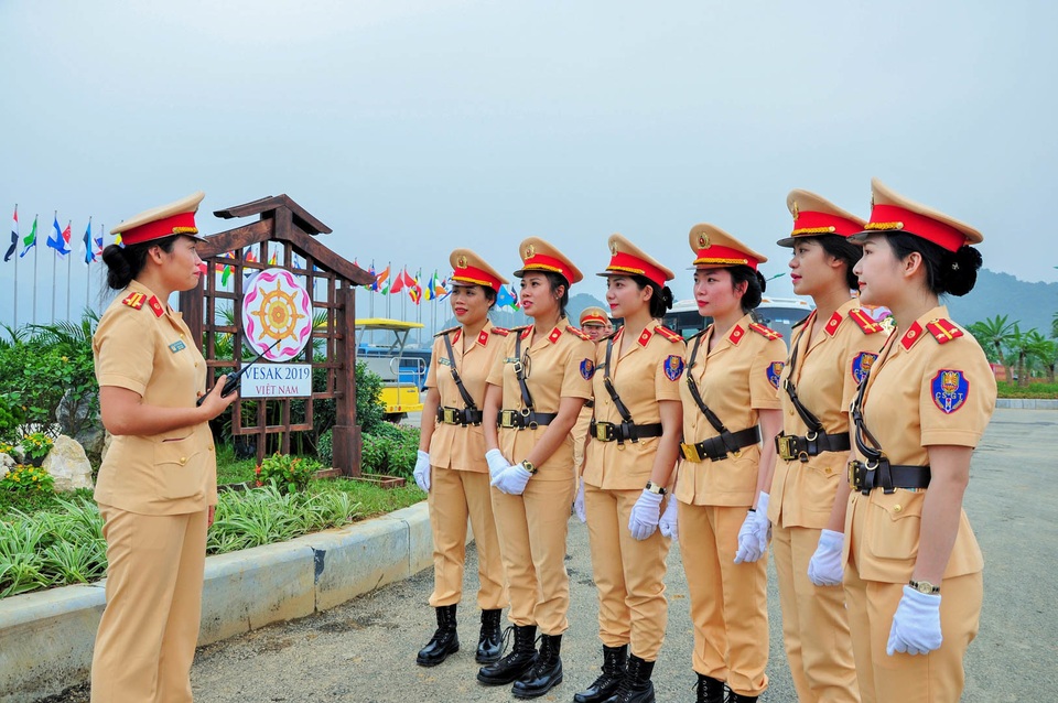 Những “bóng hồng” CSGT tại Đại lễ Vesak 2019 - 1 Những “bóng hồng” CSGT tại Đại lễ Vesak 2019 - 1