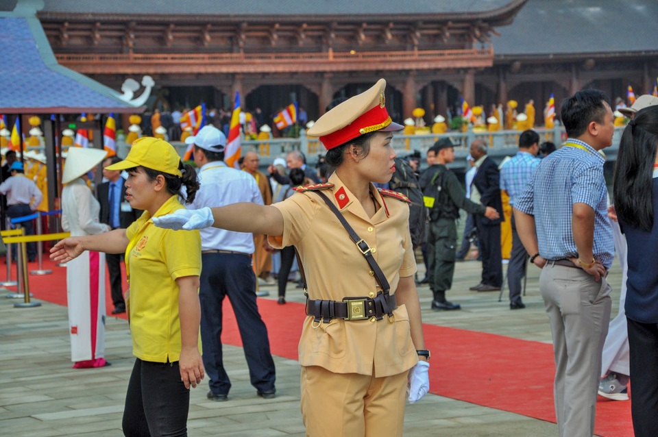Những “bóng hồng” CSGT tại Đại lễ Vesak 2019 - 4 Những “bóng hồng” CSGT tại Đại lễ Vesak 2019 - 4