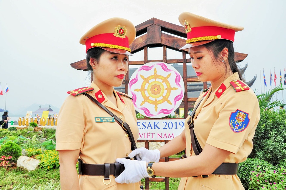 Những “bóng hồng” CSGT tại Đại lễ Vesak 2019 - 2 Những “bóng hồng” CSGT tại Đại lễ Vesak 2019 - 2