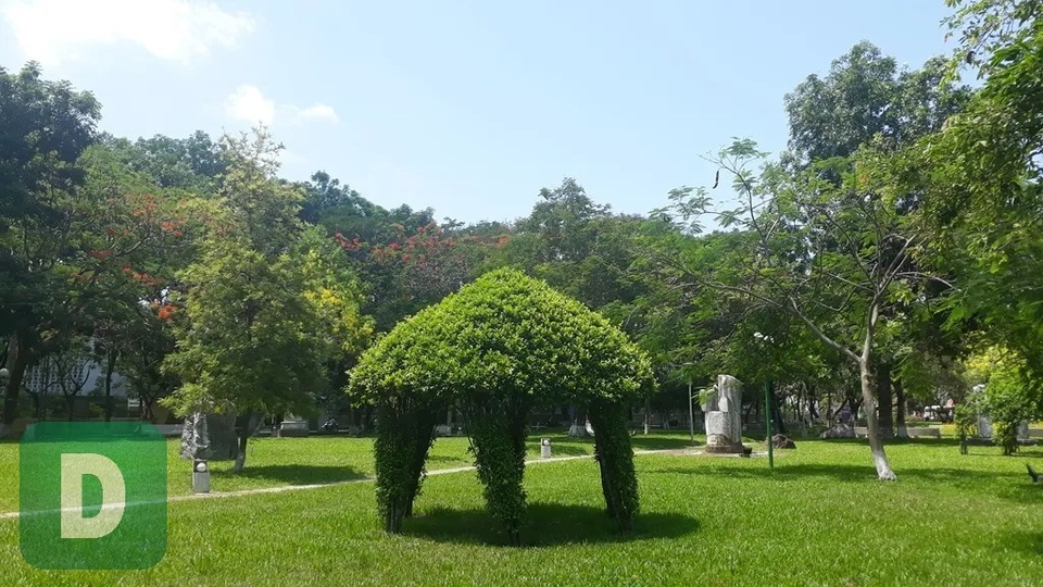 Huế: Chốt vị trí đặt bức tượng “Người đàn ông cúi đầu” - 2 Huế: Chốt vị trí đặt bức tượng “Người đàn ông cúi đầu” - 2