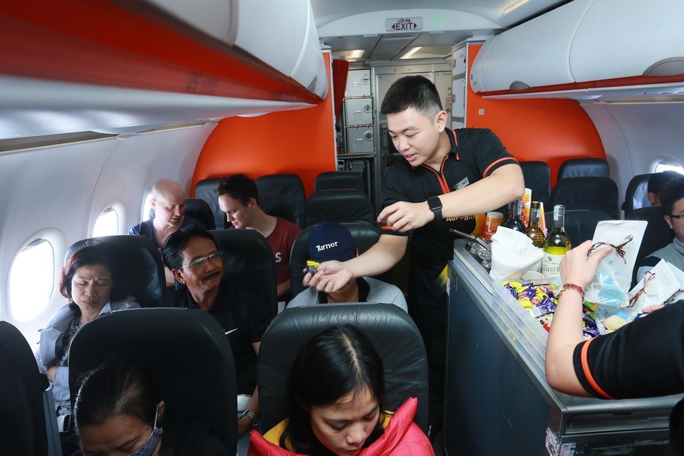 Đại sứ và Tổng lãnh sự Úc mang “đặc sản” nước mình đến hành khách Jetstar - 3