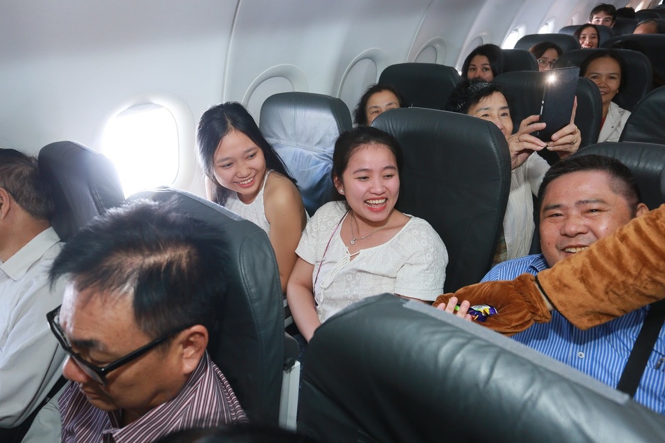 Đại sứ và Tổng lãnh sự Úc mang “đặc sản” nước mình đến hành khách Jetstar - 5