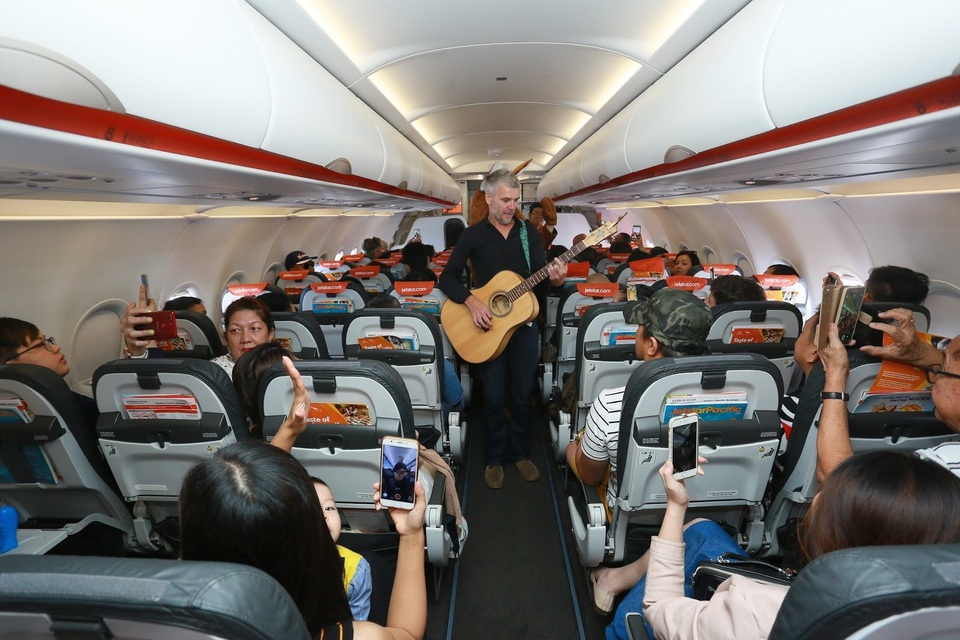 Đại sứ và Tổng lãnh sự Úc mang “đặc sản” nước mình đến hành khách Jetstar - 9