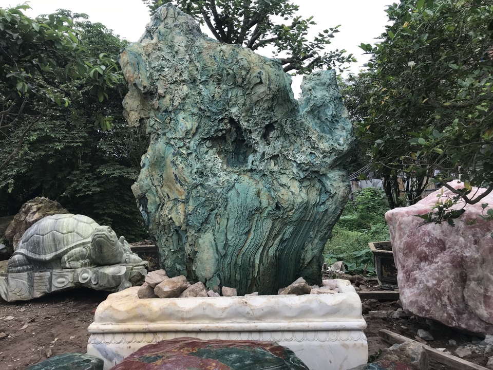 Chiêm ngưỡng bộ bàn ghế và tảng đá mã não xanh giá tiền tỷ đại gia mới dám chơi - 6 Chiêm ngưỡng bộ bàn ghế và tảng đá mã não xanh giá tiền tỷ đại gia mới dám chơi - 6