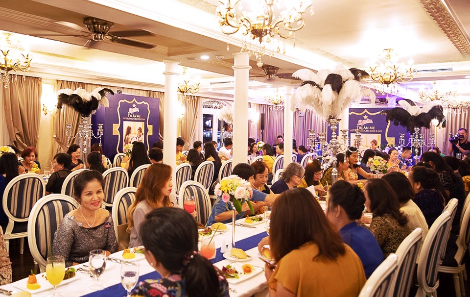 Trao Danisa, tri ân Mẹ - Nữ hoàng của đời con - 3 Trao Danisa, tri ân Mẹ - Nữ hoàng của đời con - 3