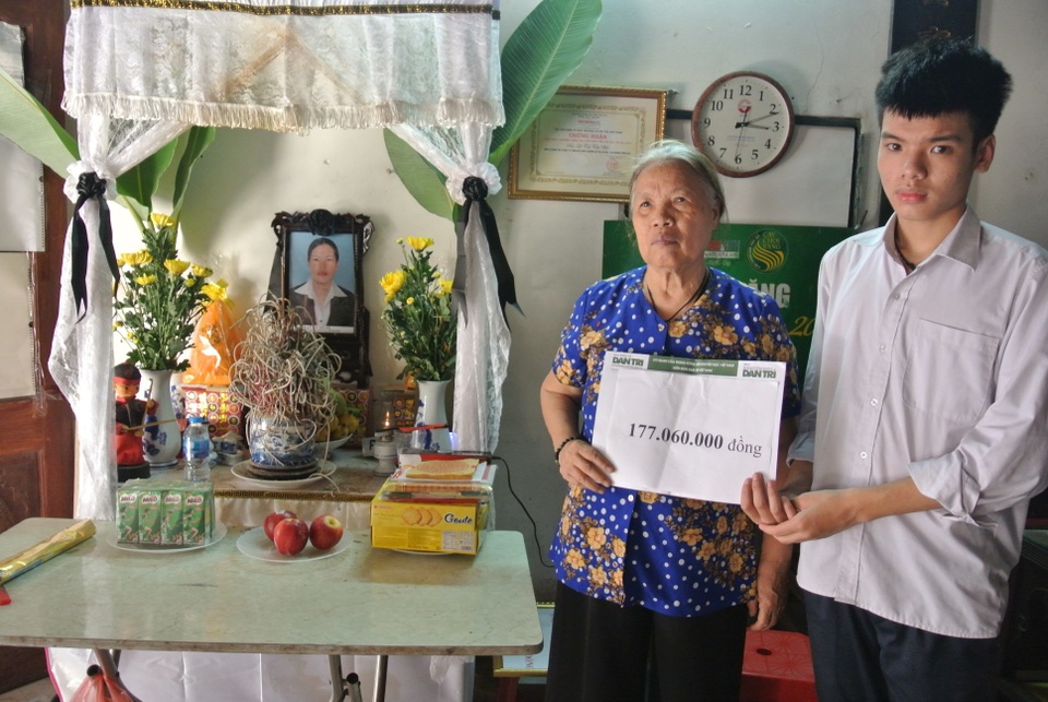 Hơn 177 triệu đồng được bạn đọc Dân trí giúp gia đình chị lao công bị xe đâm tử nạn - 8 Hơn 177 triệu đồng được bạn đọc Dân trí giúp gia đình chị lao công bị xe đâm tử nạn - 8