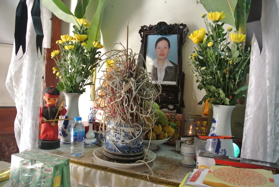 Hơn 177 triệu đồng được bạn đọc Dân trí giúp gia đình chị lao công bị xe đâm tử nạn - 5 Hơn 177 triệu đồng được bạn đọc Dân trí giúp gia đình chị lao công bị xe đâm tử nạn - 5