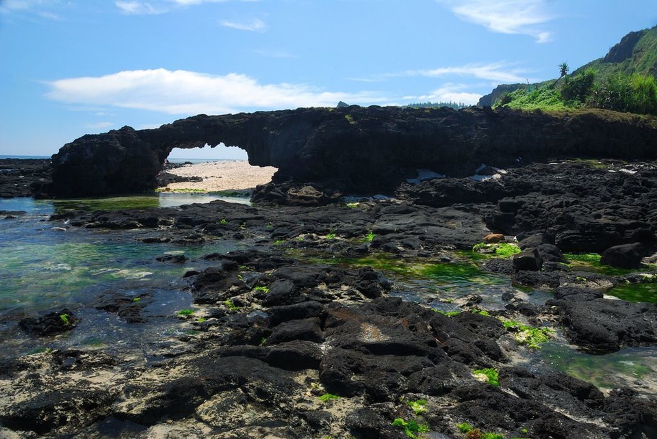 Quảng Ngãi: Khuyến nghị du khách bảo vệ cổng Tò Vò - 1 Quảng Ngãi: Khuyến nghị du khách bảo vệ cổng Tò Vò - 1