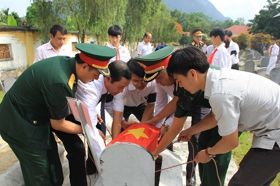 Nghệ An, Thanh Hóa tổ chức lễ an táng hài cốt liệt sĩ hy sinh tại Lào - 8 Nghệ An, Thanh Hóa tổ chức lễ an táng hài cốt liệt sĩ hy sinh tại Lào - 8