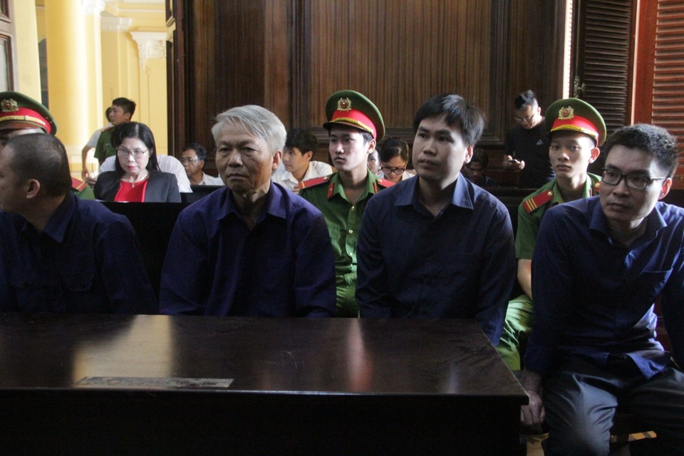 Nguyên giám đốc ngân hàng làm mất” hàng chục tỉ đồng - 3