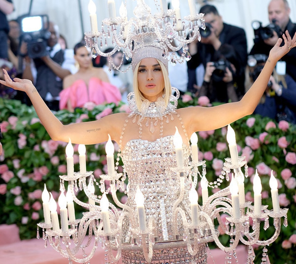 Katy Perry diện áo hoa lấp ló ngực đầy - 8 Katy Perry diện áo hoa lấp ló ngực đầy - 8