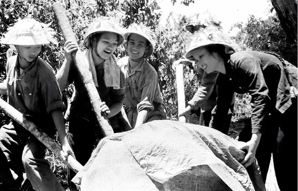 Những bông hồng thép trên tuyến đường Trường Sơn huyền thoại - 2 Những bông hồng thép trên tuyến đường Trường Sơn huyền thoại - 2