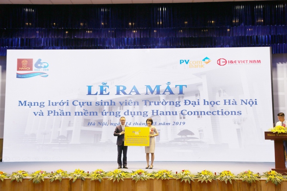 PVcomBank tài trợ Hệ thống kết nối cựu sinh viên trên ứng dụng di động đầu tiên tại Việt Nam - 1 PVcomBank tài trợ Hệ thống kết nối cựu sinh viên trên ứng dụng di động đầu tiên tại Việt Nam - 1