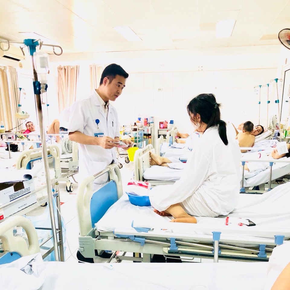 Người phụ nữ rơi tự do từ tầng 2 do sập giàn giáo, đứt ngang vùng cổ - 1 Người phụ nữ rơi tự do từ tầng 2 do sập giàn giáo, đứt ngang vùng cổ - 1