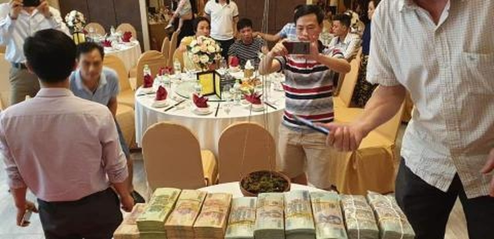 Thương vụ 1 đốt lan giá 3,5 tỷ đồng: Ai mua? - 1 Thương vụ 1 đốt lan giá 3,5 tỷ đồng: Ai mua? - 1