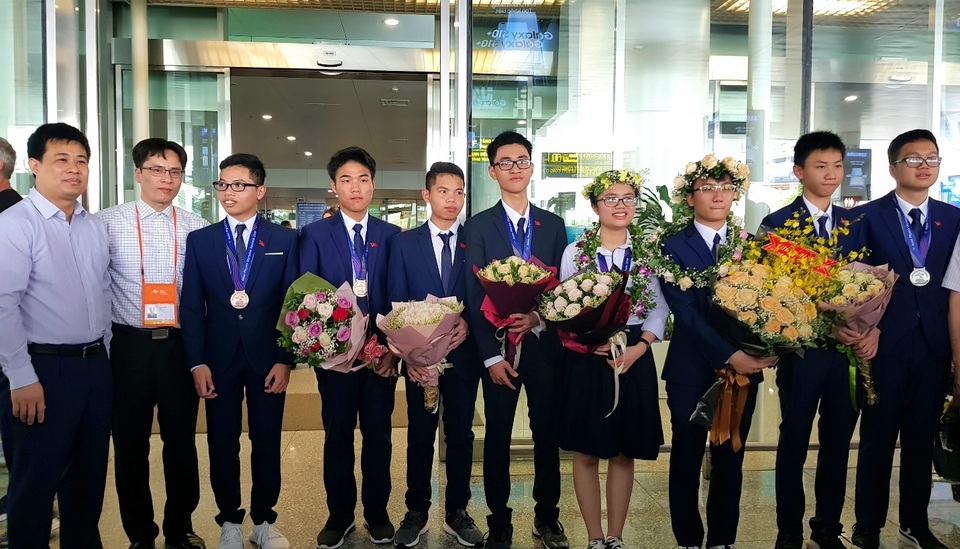 Vì sao Việt Nam chưa đoạt huy chương vàng Olympic Vật lý Châu Á 2019? - 4 Vì sao Việt Nam chưa đoạt huy chương vàng Olympic Vật lý Châu Á 2019? - 4