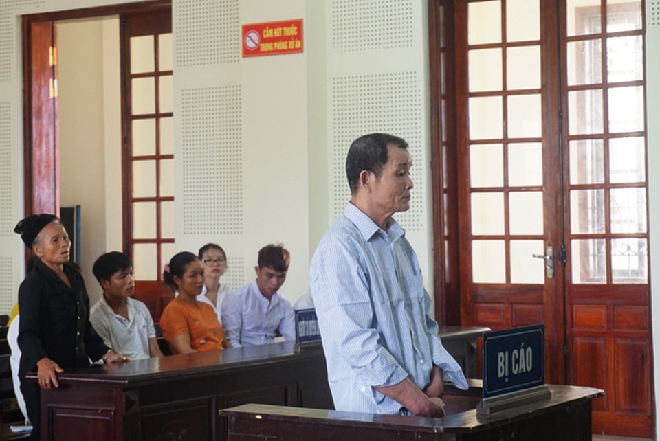 Cha ném cái bát, con ném cái mũ, người chết, kẻ vào tù - 1 Cha ném cái bát, con ném cái mũ, người chết, kẻ vào tù - 1