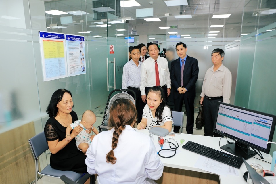 Khai trương Trung tâm tiêm chủng lớn nhất nước, giải nhiệt cơn khát vắc xin dịch vụ - 2 Khai trương Trung tâm tiêm chủng lớn nhất nước, giải nhiệt cơn khát vắc xin dịch vụ - 2
