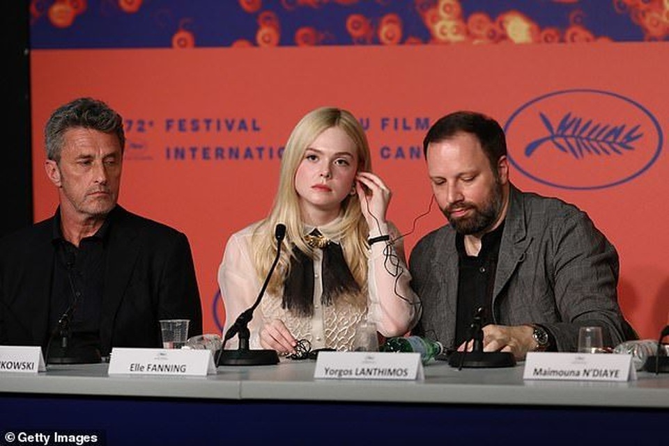 Tài sắc của “nàng thơ” 21 tuổi được ví như “nữ thần sắc đẹp” ở Cannes - 2 Tài sắc của “nàng thơ” 21 tuổi được ví như “nữ thần sắc đẹp” ở Cannes - 2