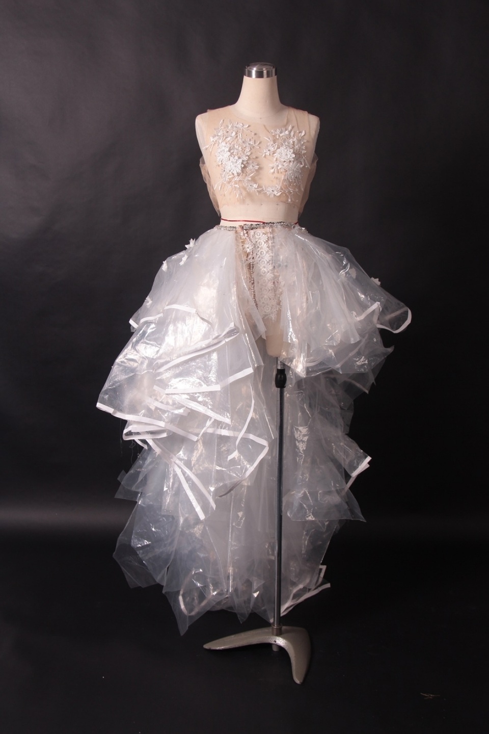 Ngỡ ngàng khả năng sáng tạo trong bộ sưu tập thiết kế của học sinh cấp 3 - 8 Ngỡ ngàng khả năng sáng tạo trong bộ sưu tập thiết kế của học sinh cấp 3 - 8