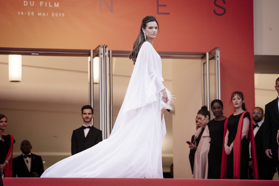 Alessandra Ambrosio trẻ đẹp và quyến rũ trên thảm đỏ Cannes - 8 Alessandra Ambrosio trẻ đẹp và quyến rũ trên thảm đỏ Cannes - 8