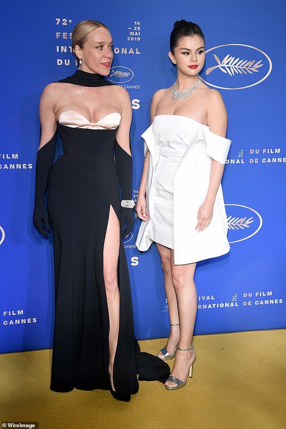 Chloe Sevigny đọ vòng một với Selena Gomez - 3 Chloe Sevigny đọ vòng một với Selena Gomez - 3