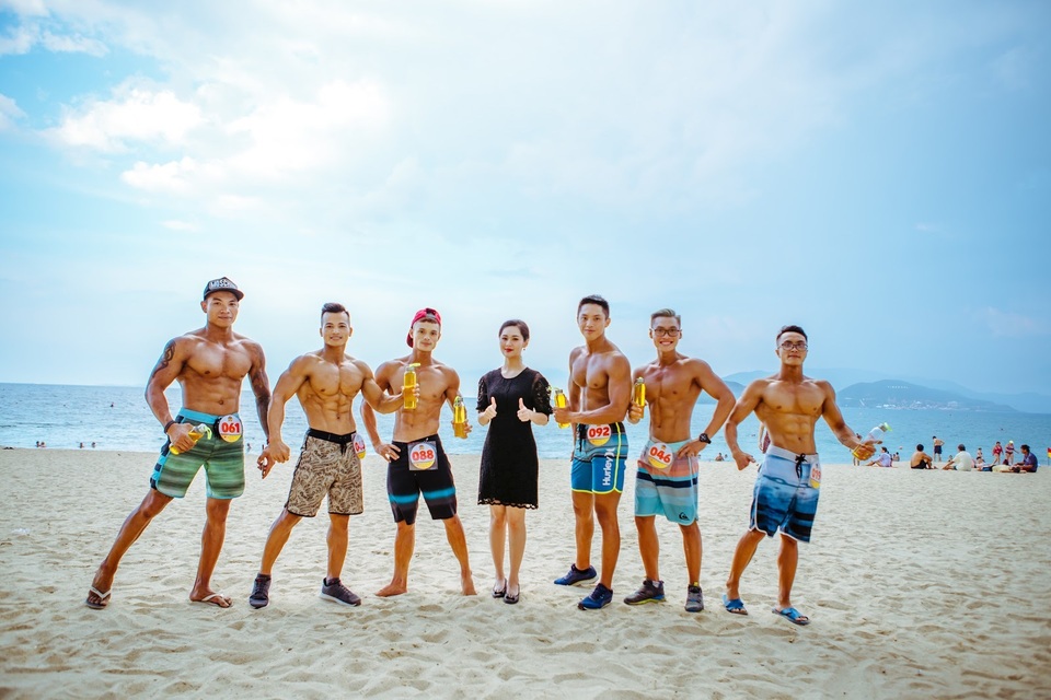 Bất chấp giông bão, khán giả Nha Trang vẫn hết mình với chung kết thể hình - 2 Bất chấp giông bão, khán giả Nha Trang vẫn hết mình với chung kết thể hình - 2