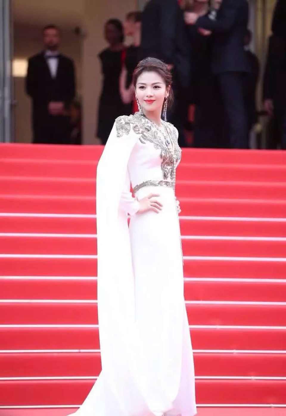 Lưu Đào: Người vợ quốc dân xinh đẹp lăn lộn giúp chồng đại gia trả nợ - 10 Lưu Đào: Người vợ quốc dân xinh đẹp lăn lộn giúp chồng đại gia trả nợ - 10