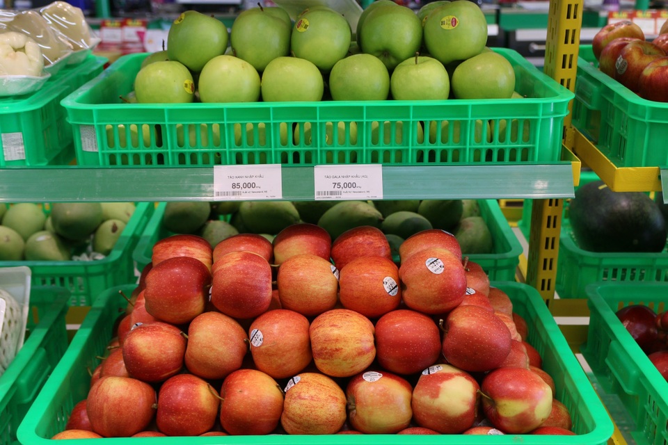 Tiết kiệm là thế nhưng bà nội trợ vẫn “bạo chi” cho trái cây nhập khẩu - 2 Tiết kiệm là thế nhưng bà nội trợ vẫn “bạo chi” cho trái cây nhập khẩu - 2