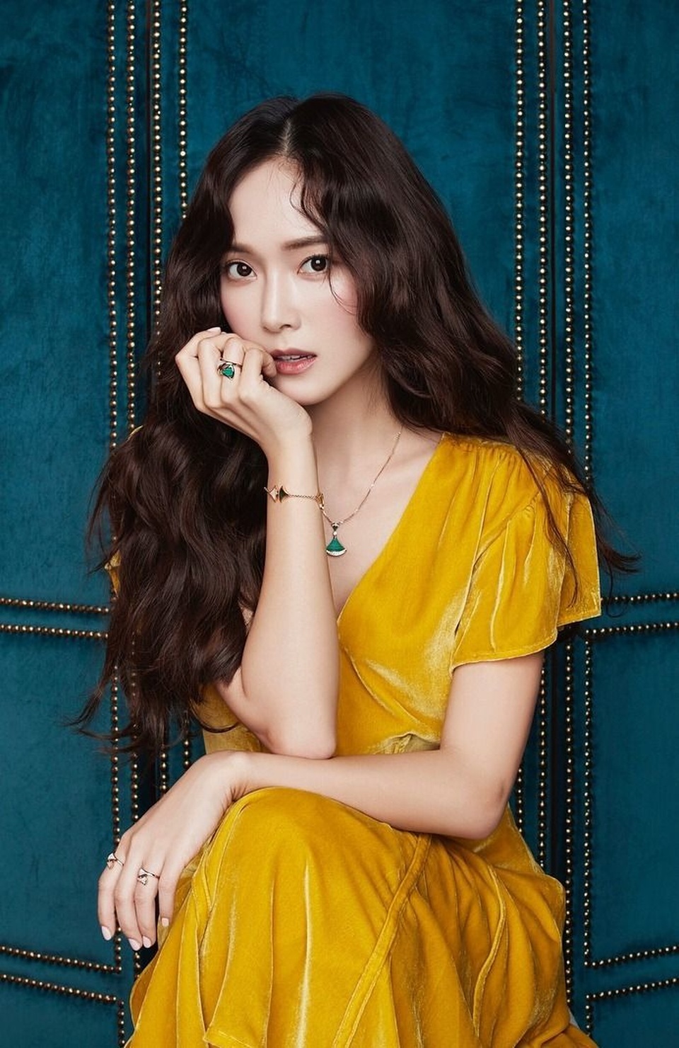 Jessica Jung diện váy cồng kềnh, suýt ngã trên thảm đỏ - 20 Jessica Jung diện váy cồng kềnh, suýt ngã trên thảm đỏ - 20