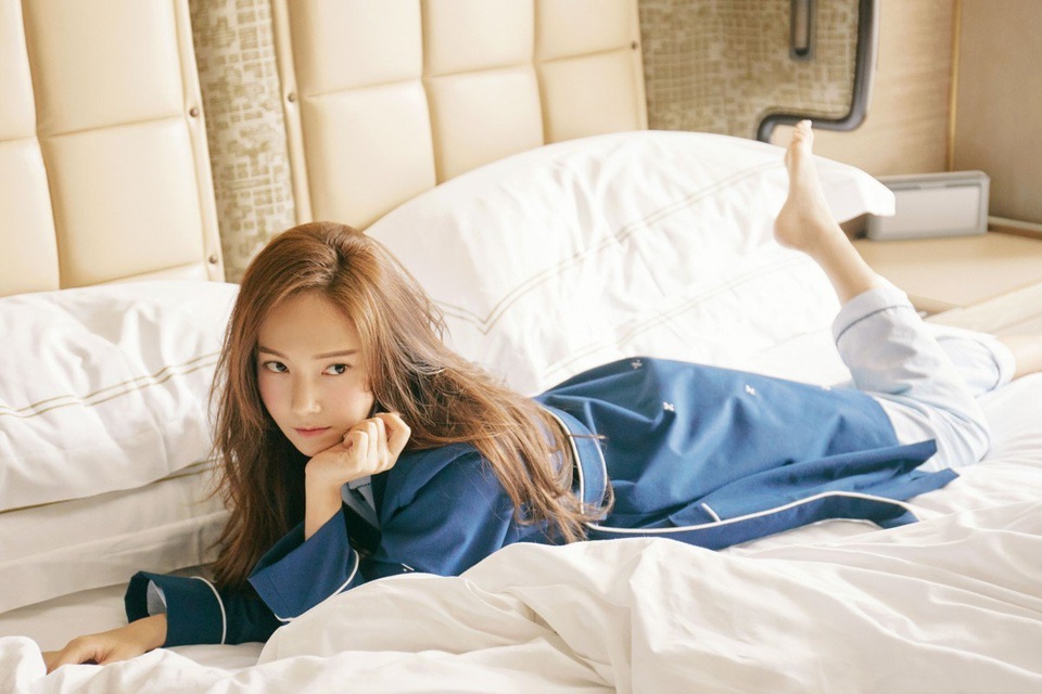 Jessica Jung diện váy cồng kềnh, suýt ngã trên thảm đỏ - 19 Jessica Jung diện váy cồng kềnh, suýt ngã trên thảm đỏ - 19