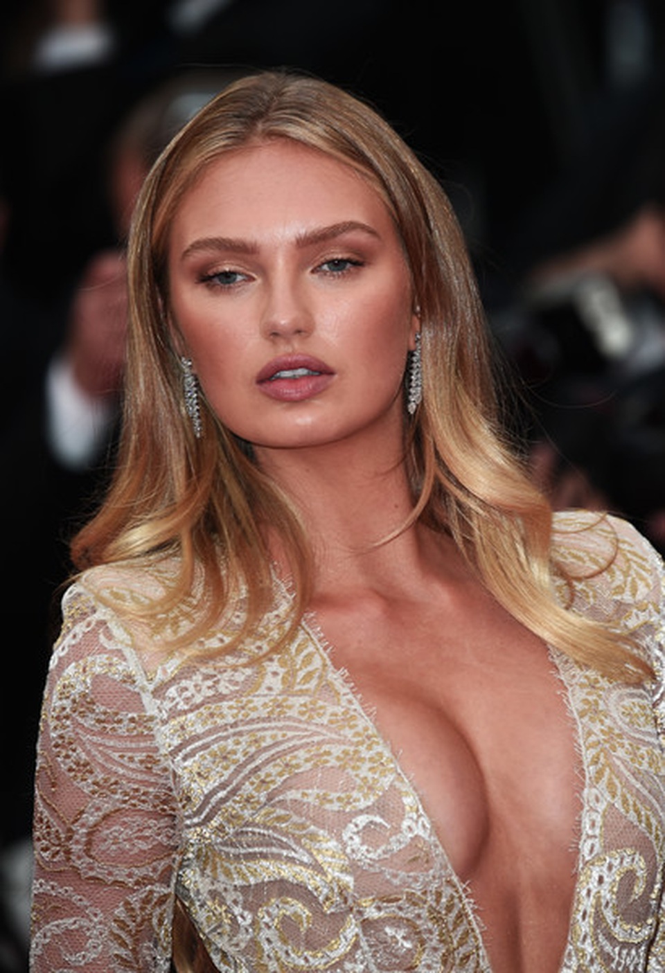 Thiên thần nội y Romee Strijd sexy trên thảm đỏ - 11 Thiên thần nội y Romee Strijd sexy trên thảm đỏ - 11