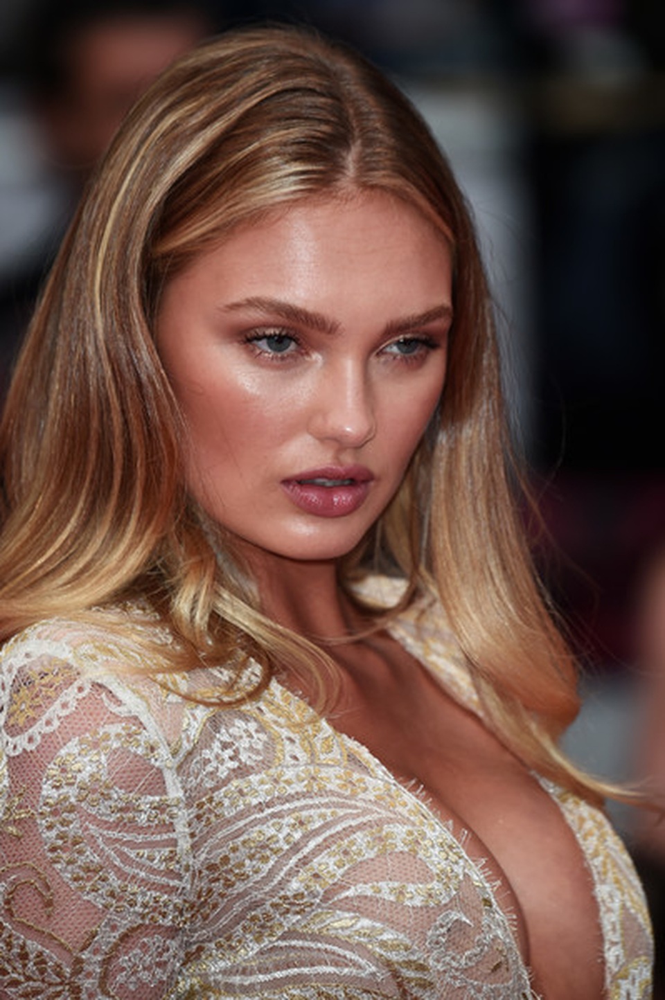 Thiên thần nội y Romee Strijd sexy trên thảm đỏ - 2 Thiên thần nội y Romee Strijd sexy trên thảm đỏ - 2