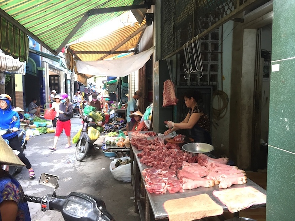 TPHCM: Người dân “e dè” với thịt ở chợ vì dịch tả heo Châu Phi - 2 TPHCM: Người dân “e dè” với thịt ở chợ vì dịch tả heo Châu Phi - 2