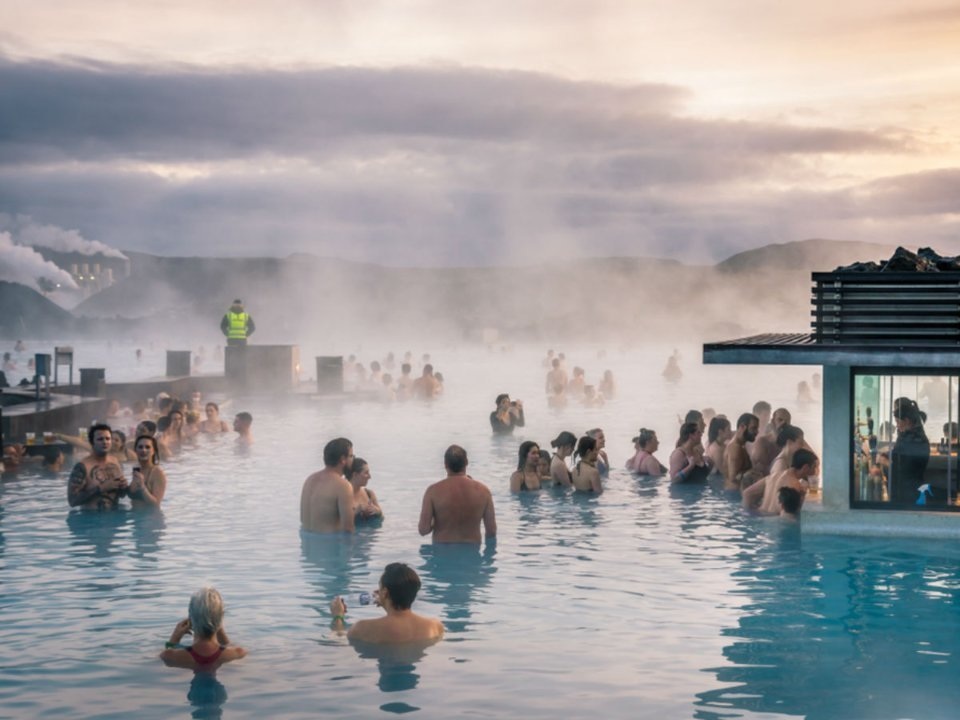 Thực tế “phũ phàng” ở các điểm du lịch nổi tiếng thế giới  - 10