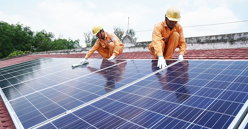Tiết kiệm mỗi tháng gần 4 triệu đồng nhờ lắp điện mặt trời - 5 Tiết kiệm mỗi tháng gần 4 triệu đồng nhờ lắp điện mặt trời - 5