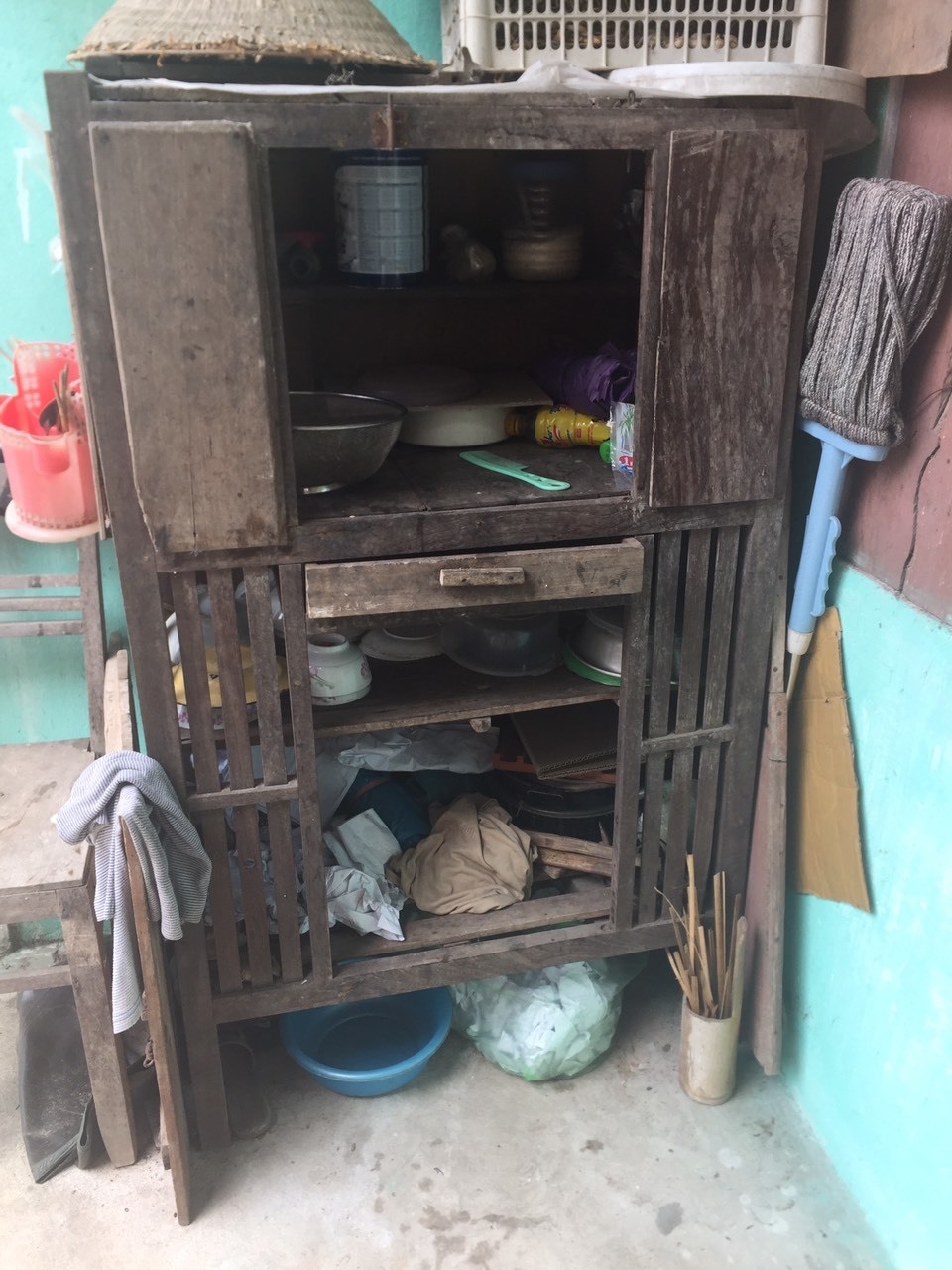 Nghẹn lòng cảnh cụ bà tuổi 80 đội nắng bắt cua nuôi con trai 2 lần thoát khỏi tử thần - 10 Nghẹn lòng cảnh cụ bà tuổi 80 đội nắng bắt cua nuôi con trai 2 lần thoát khỏi tử thần - 10
