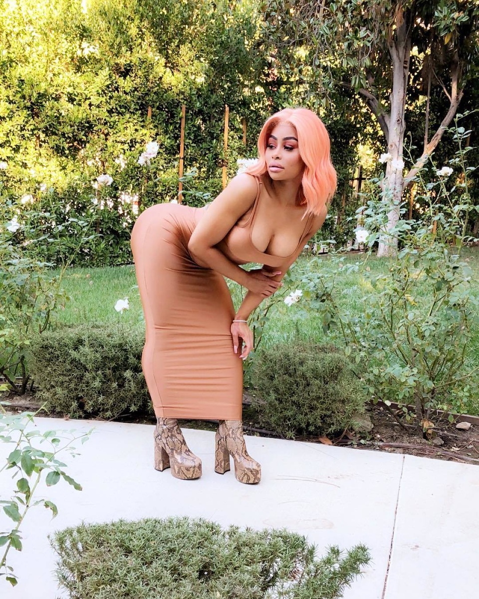 Blac Chyna thừa nhận sửa ngực 4 lần - 2 Blac Chyna thừa nhận sửa ngực 4 lần - 2
