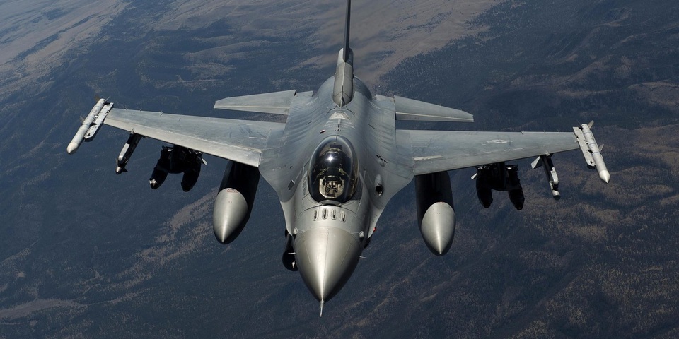 Mỹ bắt giữ công dân Nga vì mua sách hướng dẫn máy bay F-16 trên mạng - 1 Mỹ bắt giữ công dân Nga vì mua sách hướng dẫn máy bay F-16 trên mạng - 1