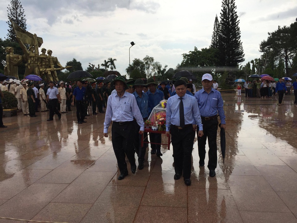 An táng 17 hài cốt liệt sĩ Việt Nam hy sinh tại Campuchia - 2 An táng 17 hài cốt liệt sĩ Việt Nam hy sinh tại Campuchia - 2